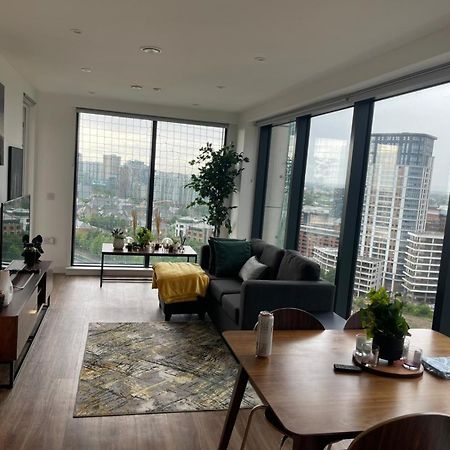 Luxury 2 Bedroom En-Suite Apartment Balcony Views Manchester Extérieur photo