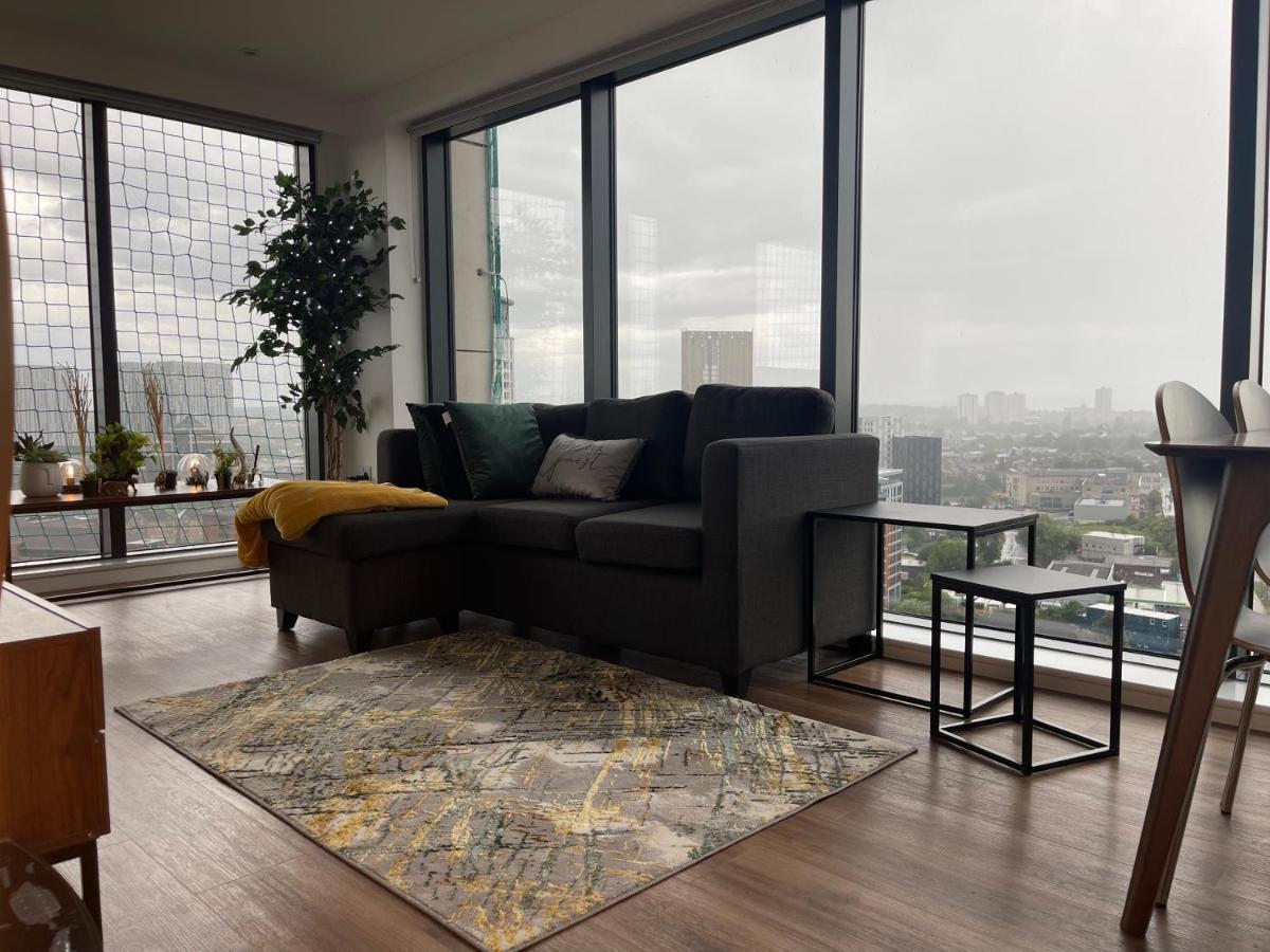 Luxury 2 Bedroom En-Suite Apartment Balcony Views Manchester Extérieur photo