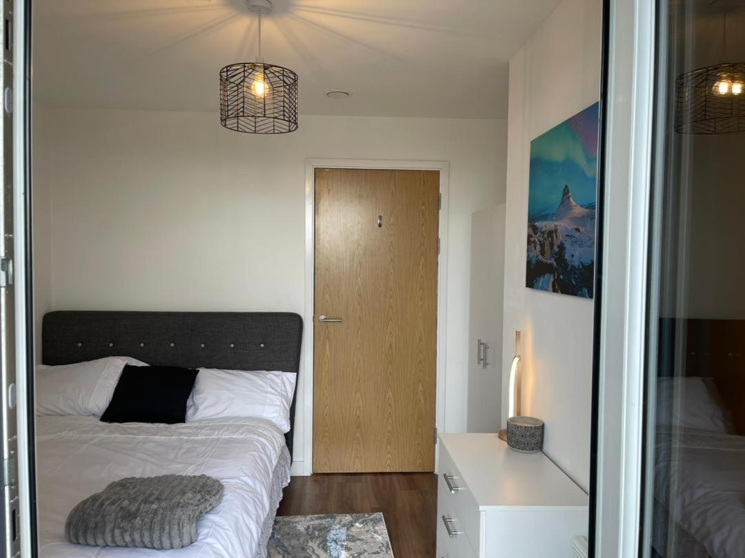 Luxury 2 Bedroom En-Suite Apartment Balcony Views Manchester Extérieur photo